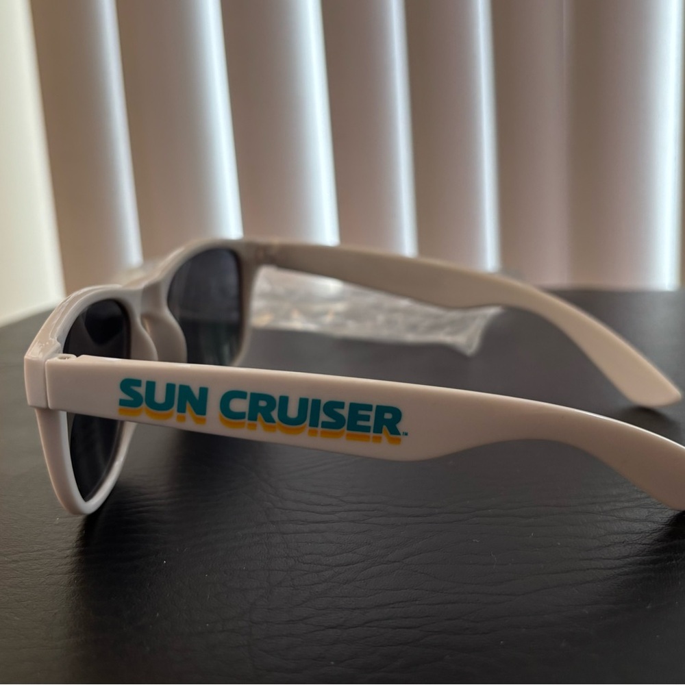 Sun Cruiser Adult Beverages Souvenir White Sunglasses Standard Average Size - Picture 7 of 10